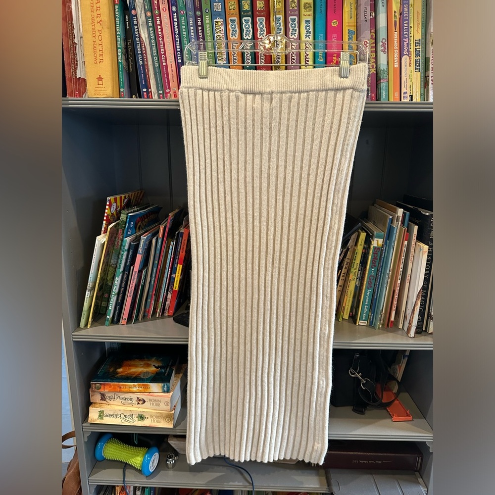 H & M cream knit skirt